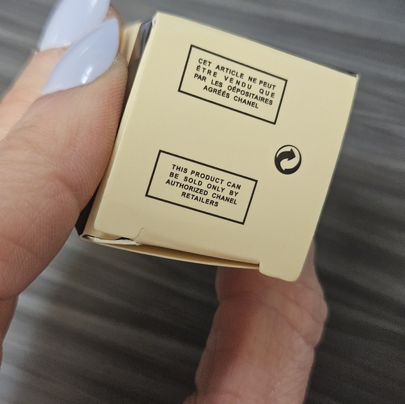 NIB CHANEL Les Beiges Retractable Kabuki Brush - Black and Cream - Picture 8 of 12